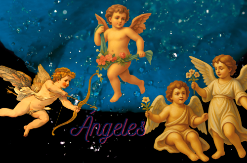 Composición artística que muestra cuatro figuras de ángeles infantiles (querubines) sobre un fondo azul profundo con gotas de agua cristalinas. A la izquierda, un Cupido con arco y flecha; en el centro, un ángel sosteniendo una guirnalda de flores; a la derecha, dos ángeles, uno sentado y otro de pie, portando flores blancas. En la parte inferior central, aparece la palabra "Ángeles" escrita en una elegante tipografía cursiva de color púrpura y azul.